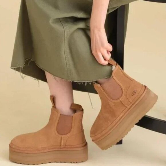 UGG Women's Neumel Platform Chelsea Boot - Picture 3 of 3
